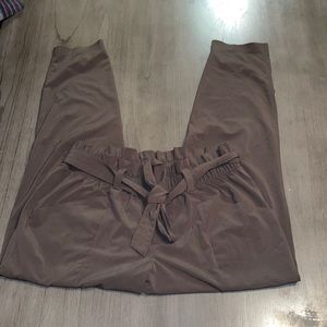 Athleta skyline Paperbag pants (216)